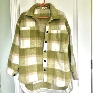Women’s Shacket, sage cream plaid, button down, oversized. EUC. NWOT Size Small.